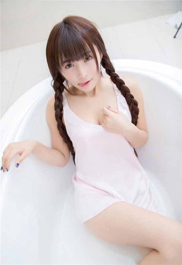 点击大图看下一张：双马尾青涩少女甜美可爱浴室私房写真3