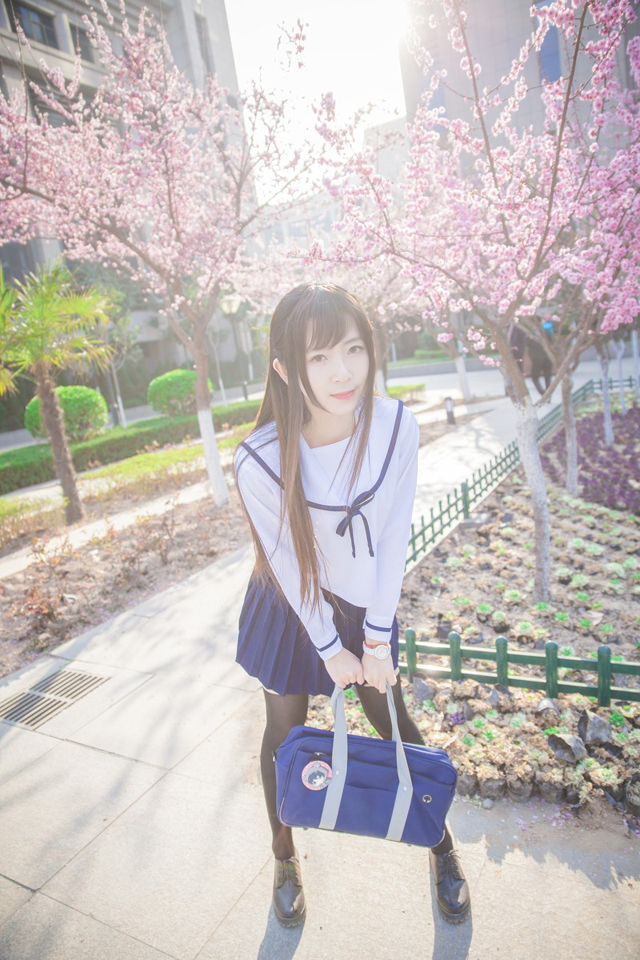 点击大图看下一张：樱花三月里的超短学生装清纯美女唯美写真6