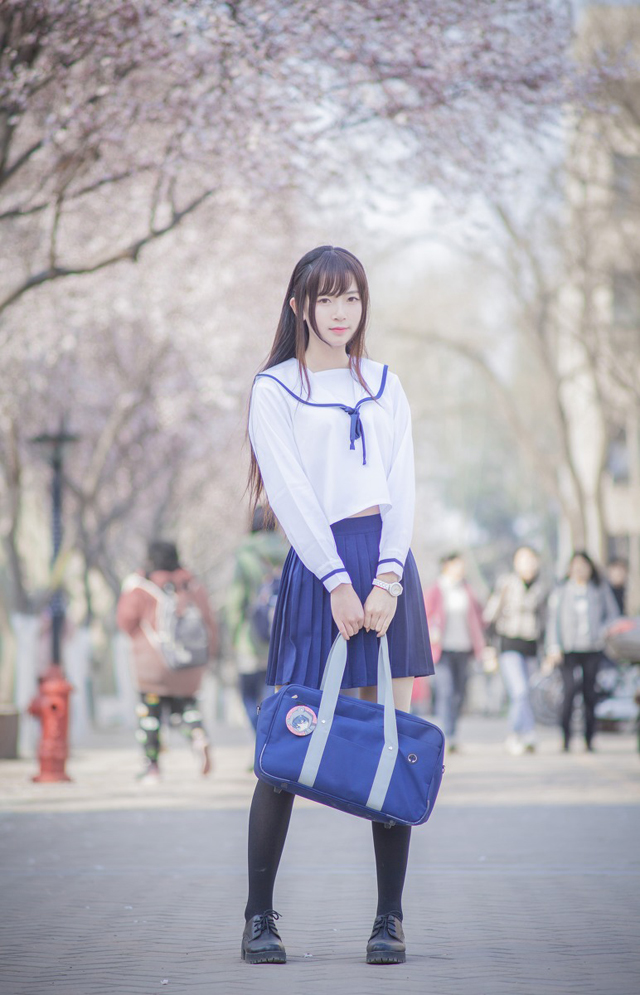 点击大图看下一张：樱花三月里的超短学生装清纯美女唯美写真3