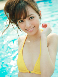 可爱日本女孩希志夏日清凉性感比基尼写真