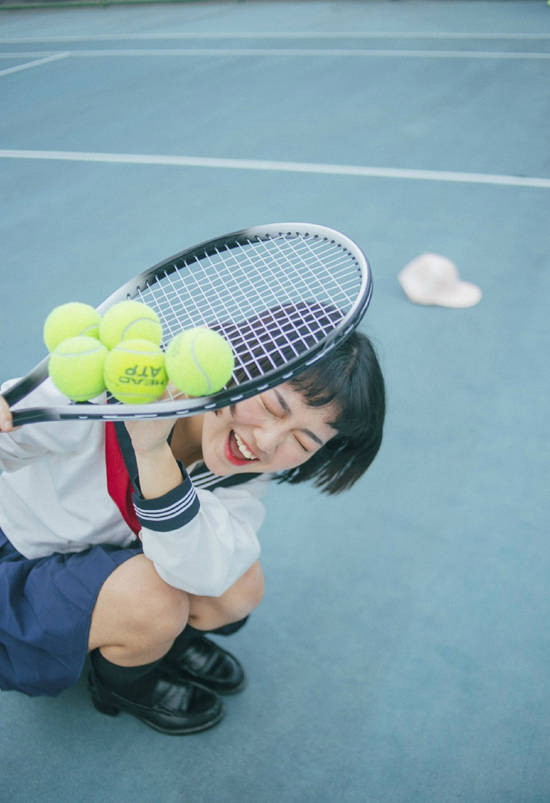点击大图看下一张：可爱萝莉网球场活力俏皮写真