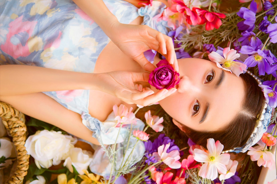 点击大图看下一张:微博美女柳柳清新私房养眼动人写真