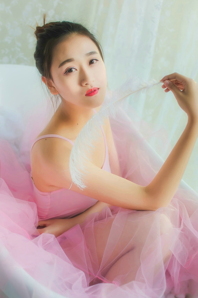点击大图看下一张：芭蕾舞女孩私房粉红纱裙甜美清纯