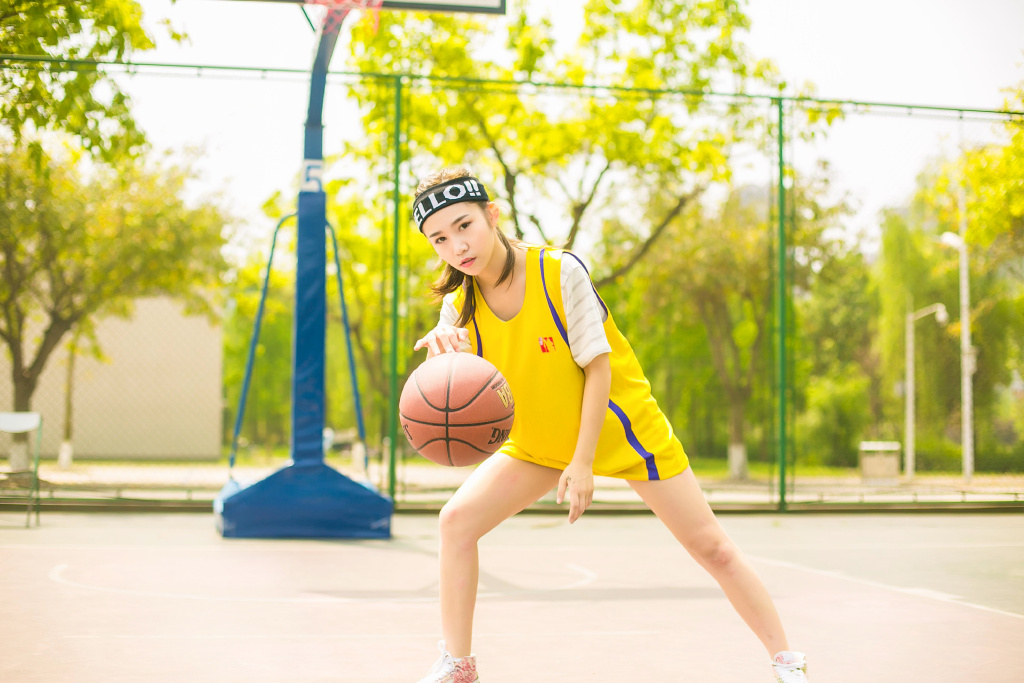 点击大图看下一张：清纯少女篮球运动写真活力四射