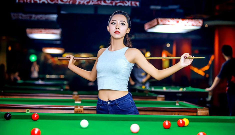 点击大图看下一张:漂亮气质桌球美女性感写真妖娆诱惑