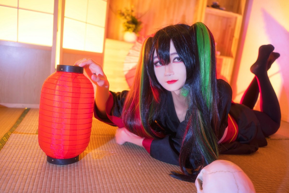 点击大图看下一张：初音未来黑丝罗刹装同人cos