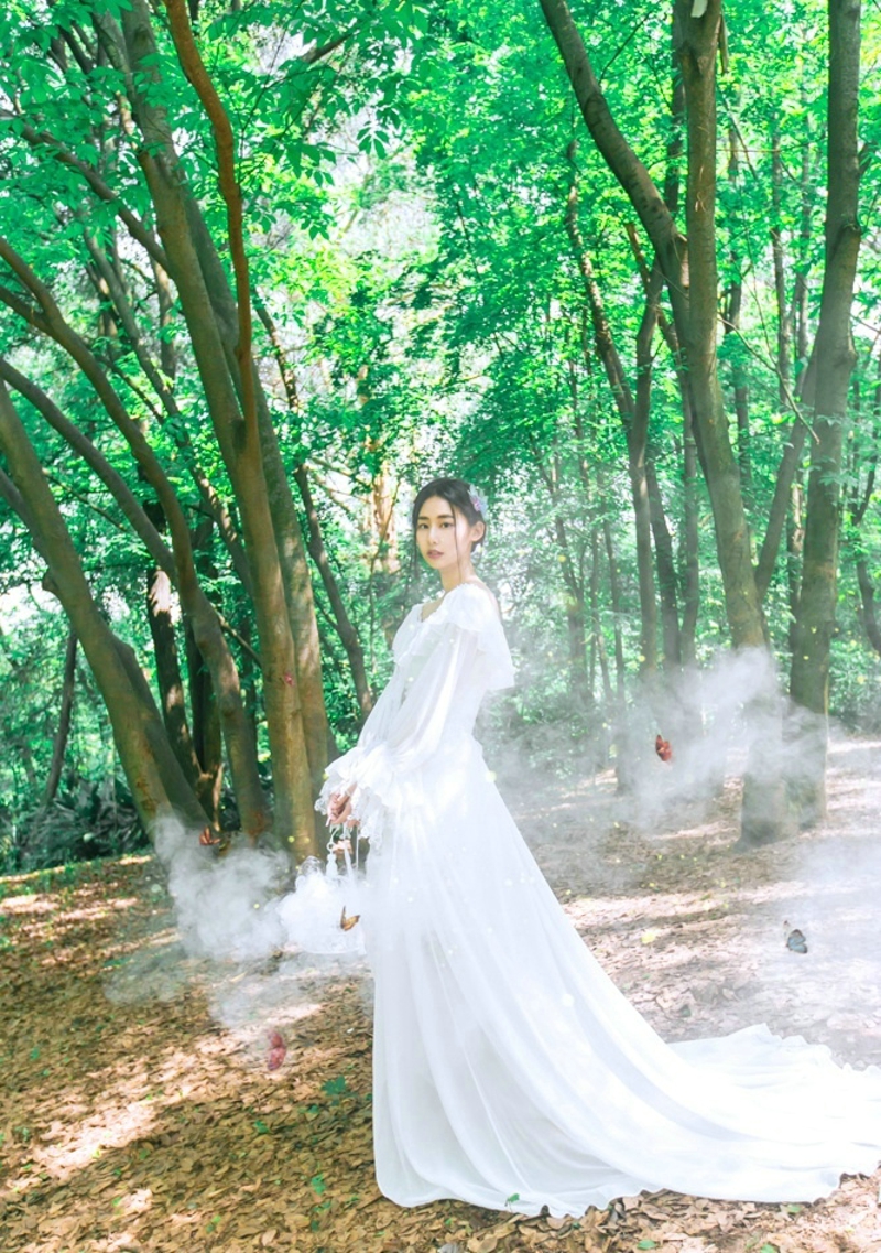 点击大图看下一张：森林气质美女白纱雾气缭绕仙女下凡