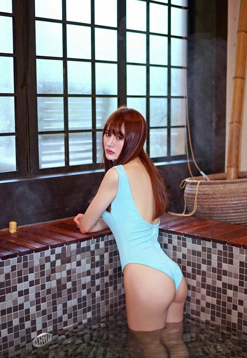 点击大图看下一张：Cheryl青树泳池翘臀湿身妖娆诱惑