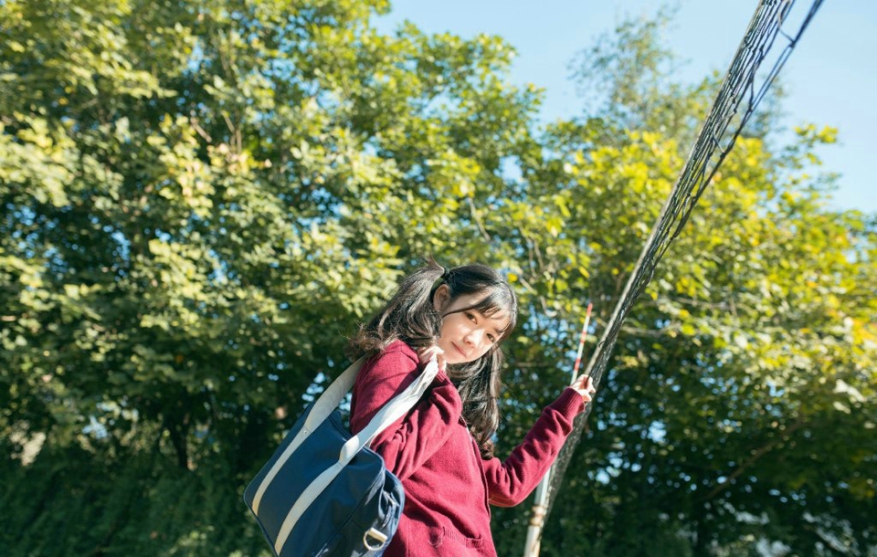 点击大图看下一张:双马尾萌妹子体育馆内清新可人