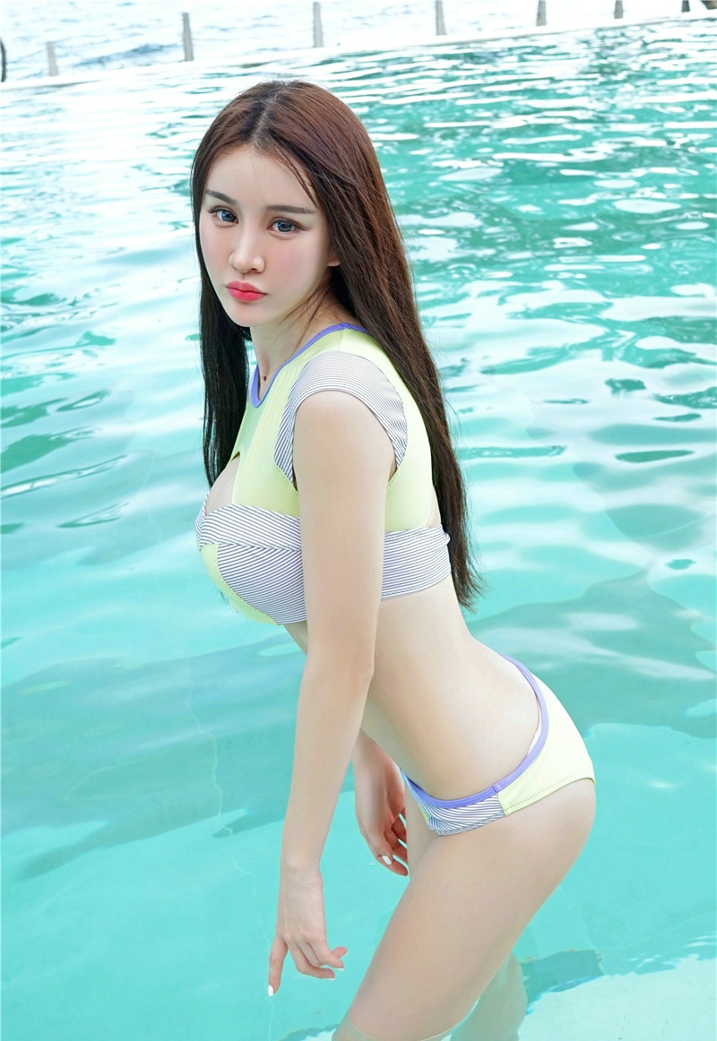 点击大图看下一张：气质女神Cheryl青树游泳比基尼热辣写真
