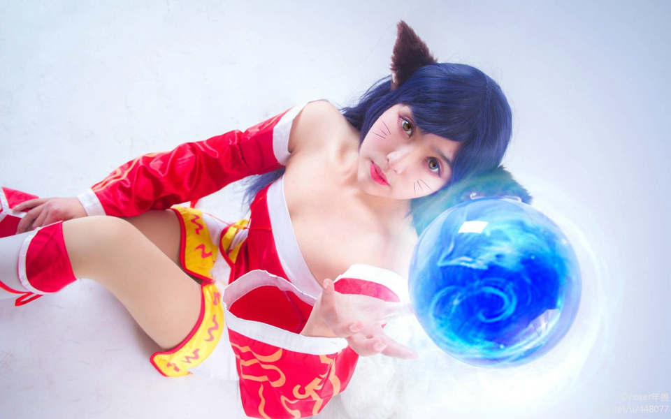 点击大图看下一张：性感嫩模lol九尾妖狐cosplay写真