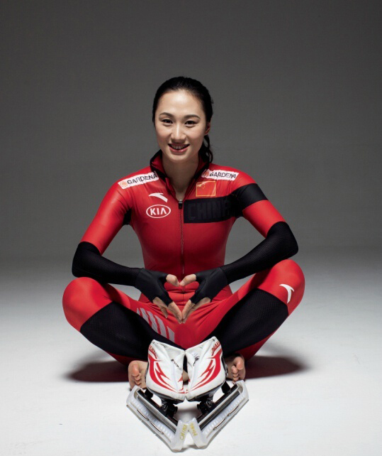 点击大图看下一张:张虹直率潇洒风尚写真大片