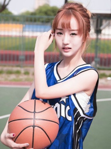 篮球少女小颖球场上的开心玩耍写真