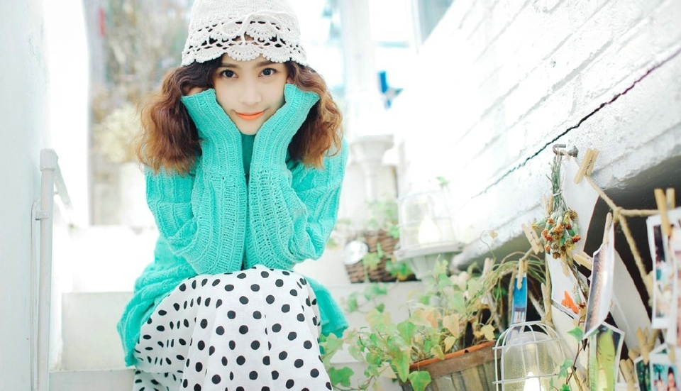 点击大图看下一张：清新甜美女生鲜艳显眼迷人温暖