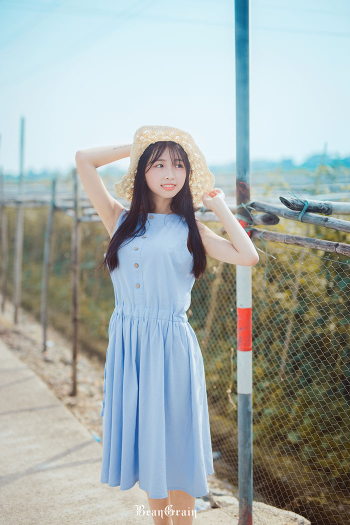 点击大图看下一张：清新可爱萌少女的夏日阳光日记