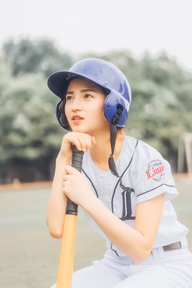 点击大图看下一张：棒球少女可爱写真清新可人
