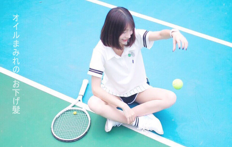 点击大图看下一张：短发少女网球活力写真魅力青春