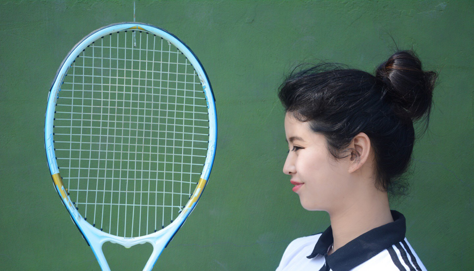 点击大图看下一张：活力少女网球写真运动可人