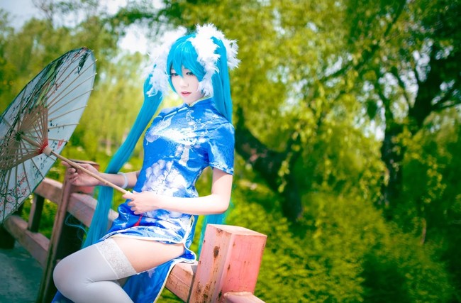 点击大图看下一张：初音miku清纯旗袍甜美白丝cosplay写真