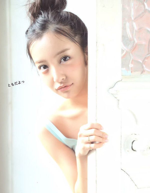 点击大图看下一张：前AKB48板野友美变身清新自然蔬果女孩