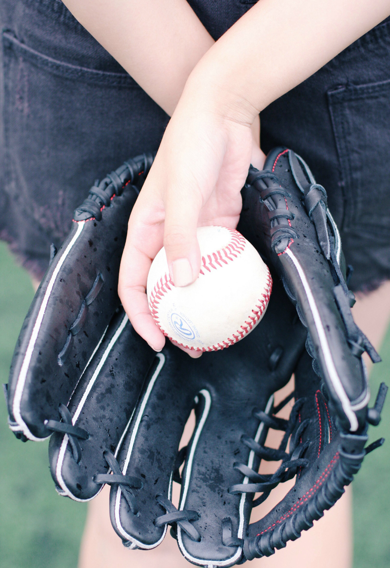 点击大图看下一张：棒球少女球场热血运动青春活力
