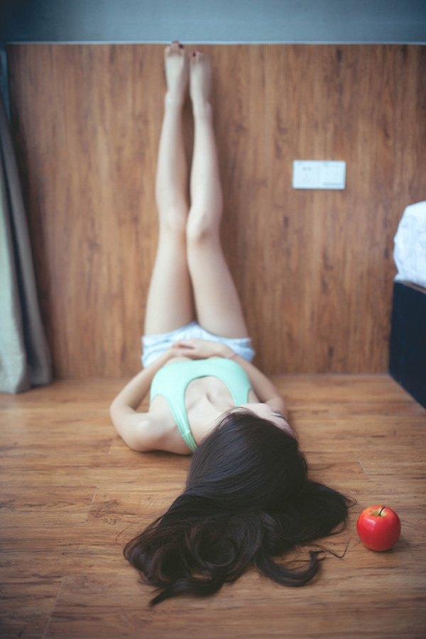 点击大图看下一张：清纯苹果少女私房气质甜美写真