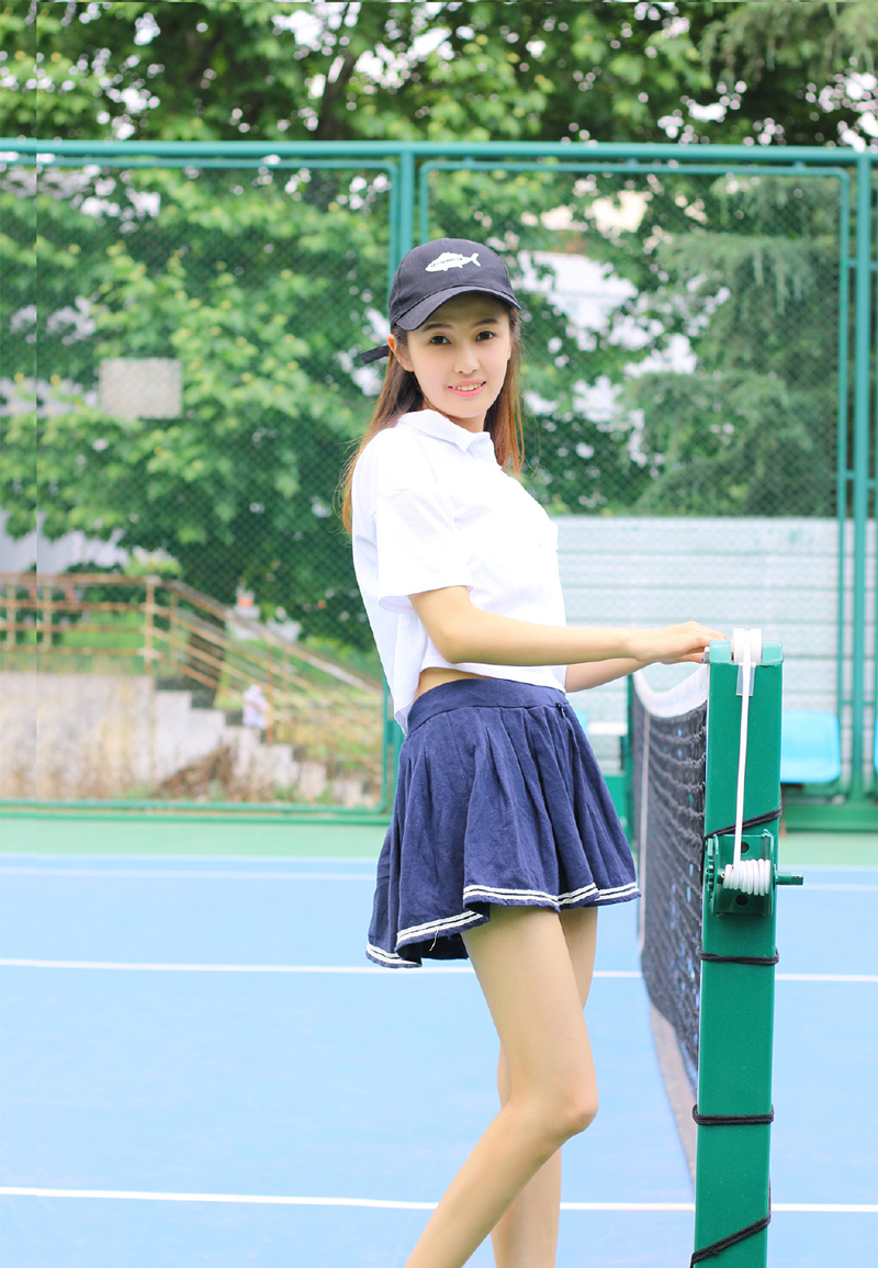 点击大图看下一张：清新网球少女甜美运动写真