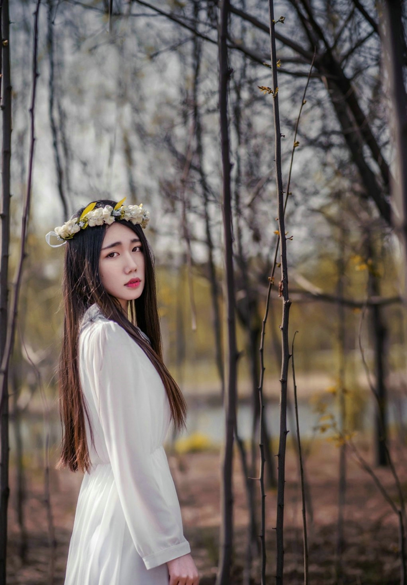 点击大图看下一张：森林深处的花环女王薄纱高挑迷人