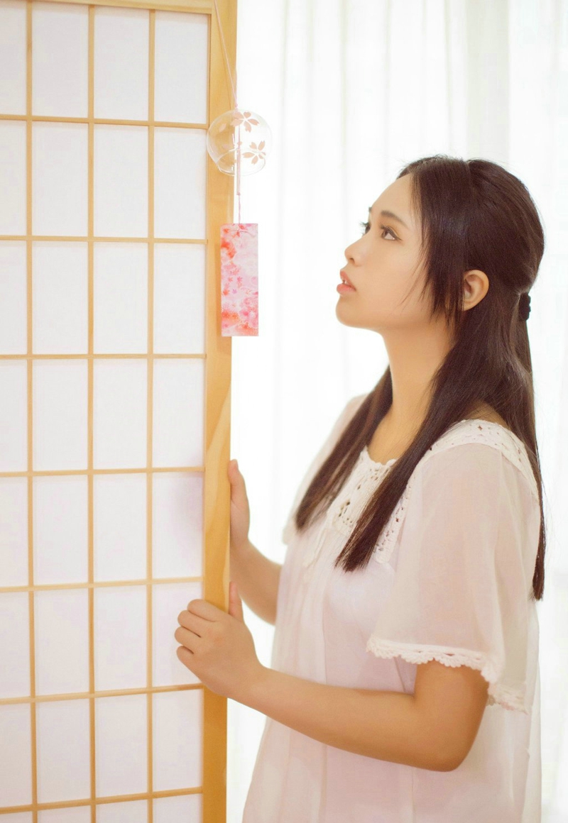 点击大图看下一张：可爱妹子私房甜美舒适温暖写真