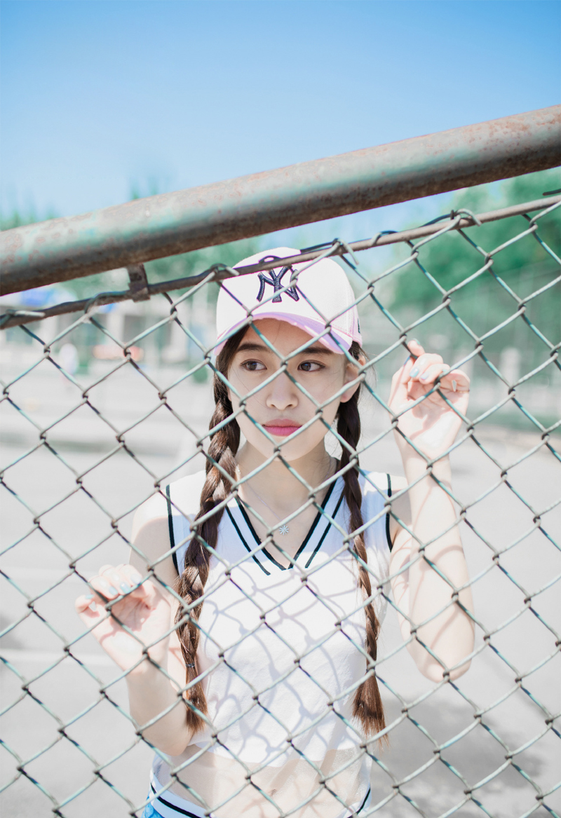 点击大图看下一张：可爱网球少女夏日活力写真