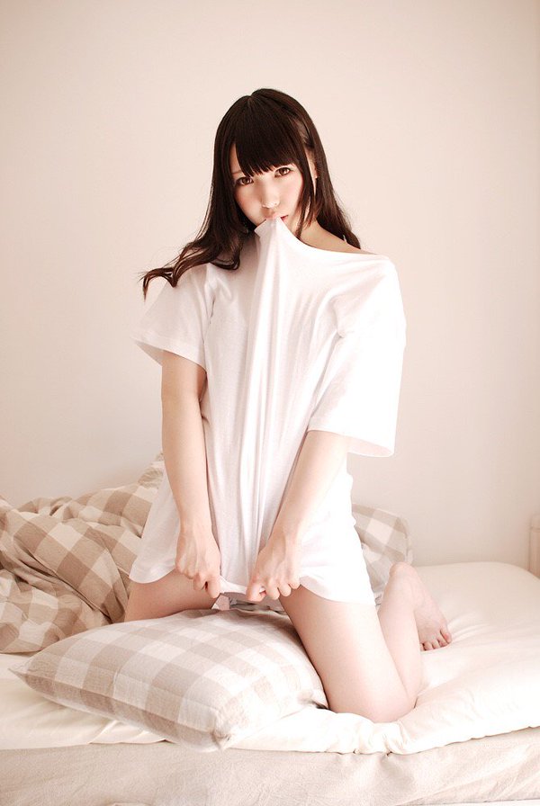 点击大图看下一张：日本美女福田摩卡私房白皙写真甜美迷人