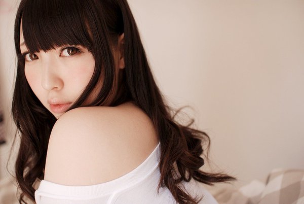 点击大图看下一张：日本美女福田摩卡私房白皙写真甜美迷人