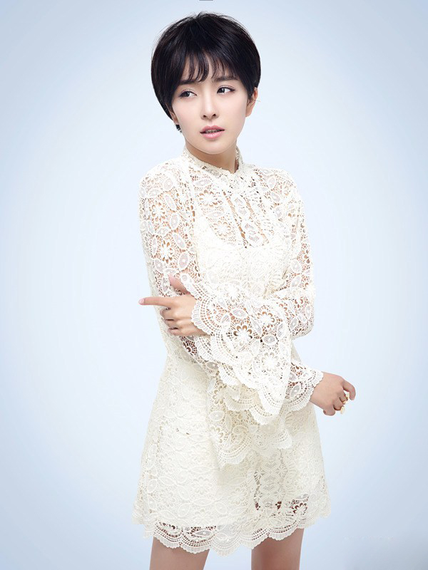 点击大图看下一张:种丹妮实力小花清新靓丽短发写真首曝光