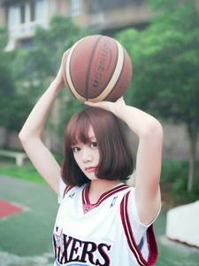 大眼萌妹篮球服运动活力写真青春无敌