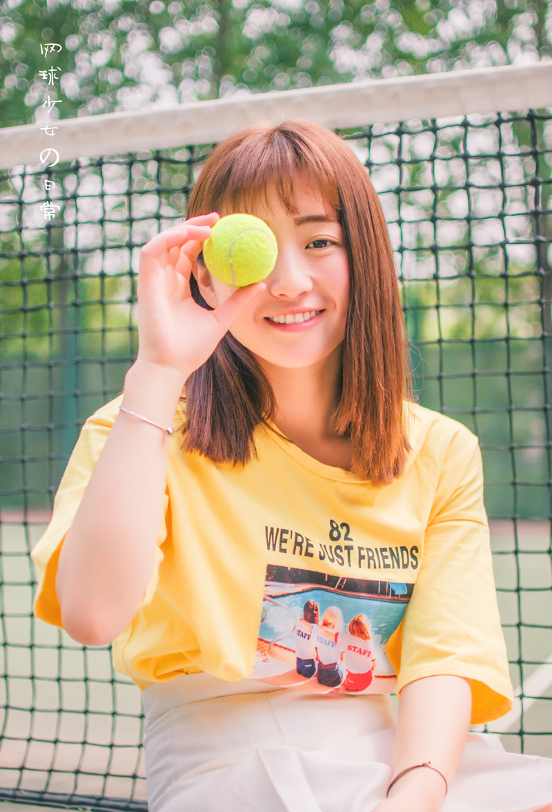 点击大图看下一张：清新网球少女活力写真运动最可爱