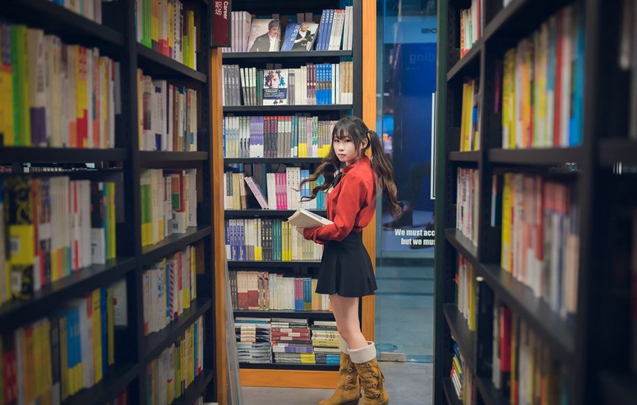 点击大图看下一张：图书馆里的遇到的双马尾萝莉少女甜美可爱很迷人