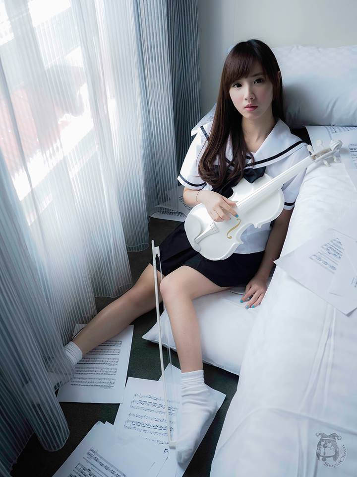 点击大图看下一张：台湾美女模特郑裕蓁清新乖巧气质写真集