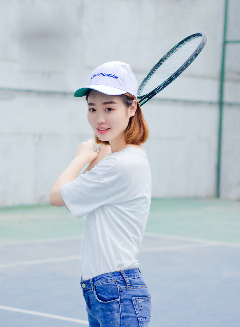 点击大图看下一张：网球少女运动活力写真青春无敌