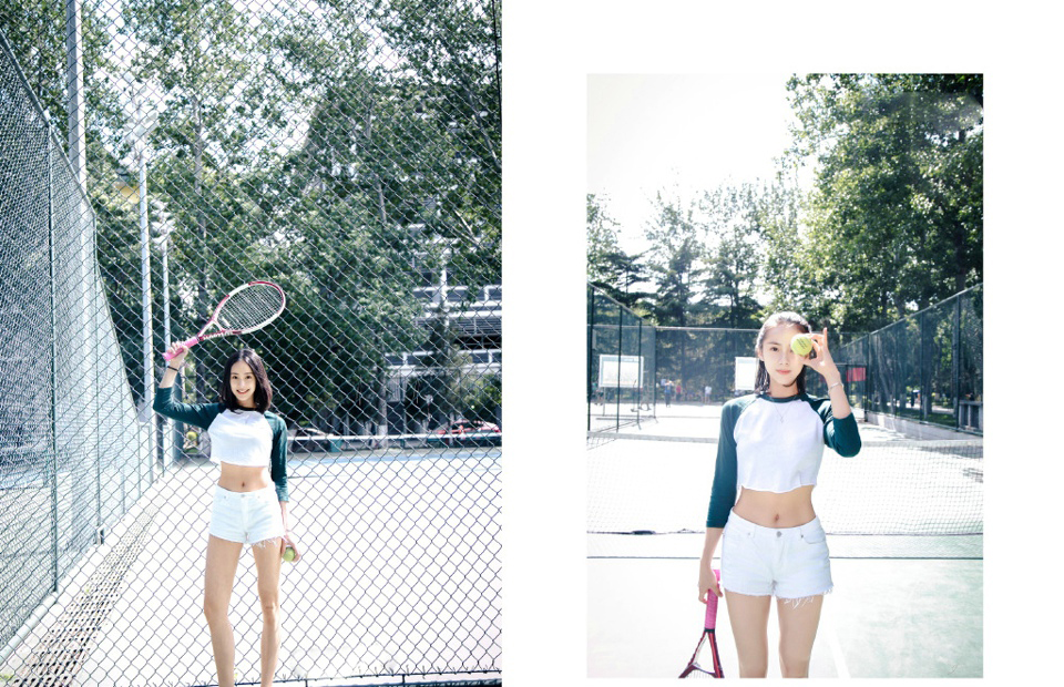 点击大图看下一张：高挑短发清纯少女网球场运动写真
