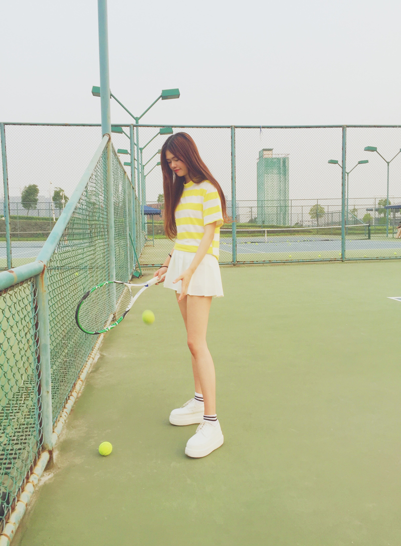 点击大图看下一张：清新网球少女夏日活力写真可爱迷人