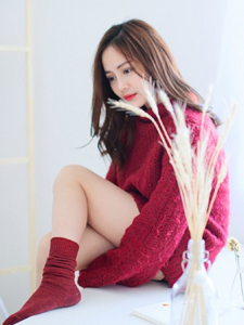 红色毛衣美女暖冬私房写真气质优雅清新迷人