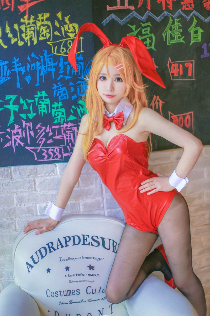 点击大图看下一张：女仆兔女郎装Cosplay美女高坂桐乃