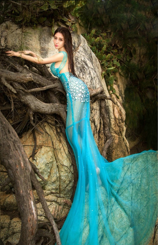 点击大图看下一张：高挑模特阿拉坦伊兰透视美人鱼礼服气质唯美