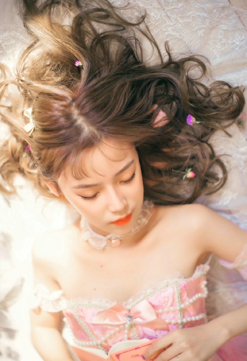 点击大图看下一张：粉嫩小美女樱桃殿下私房甜美绝照