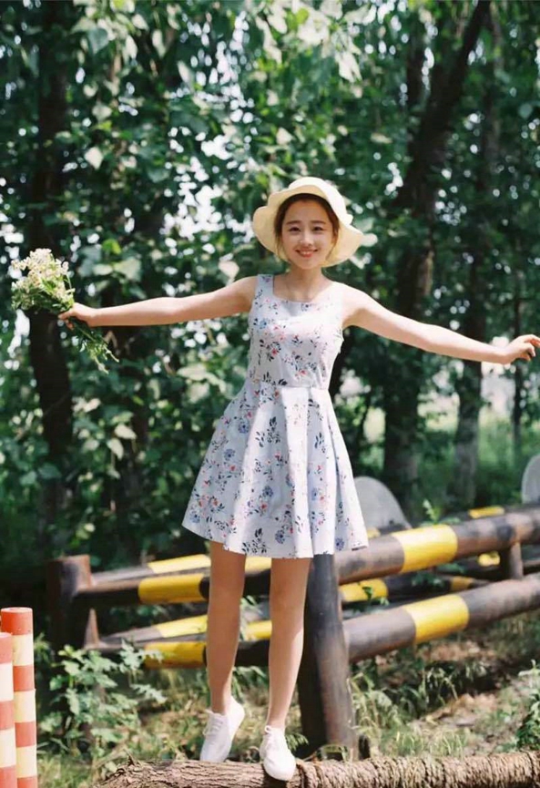 点击大图看下一张：清新自然草帽少女连衣裙甜美可爱