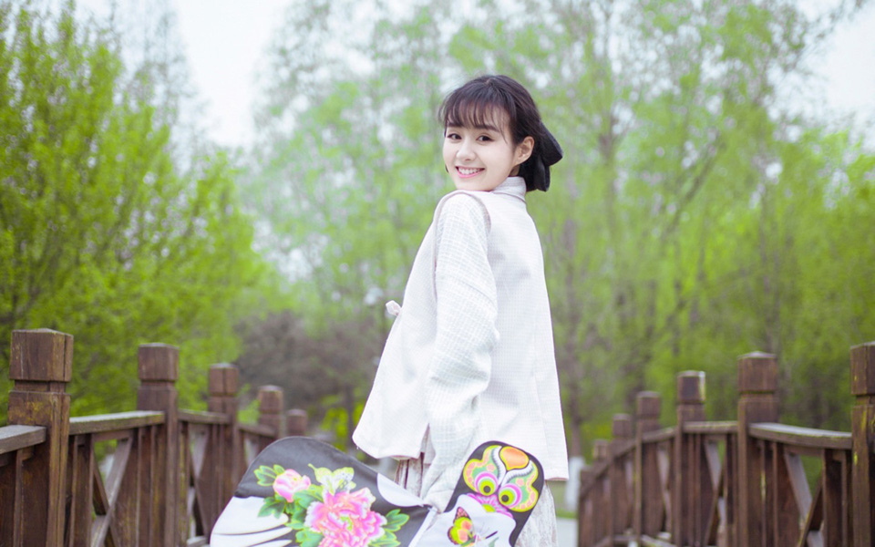 点击大图看下一张：甜美女星郑合惠子古风魅力写真