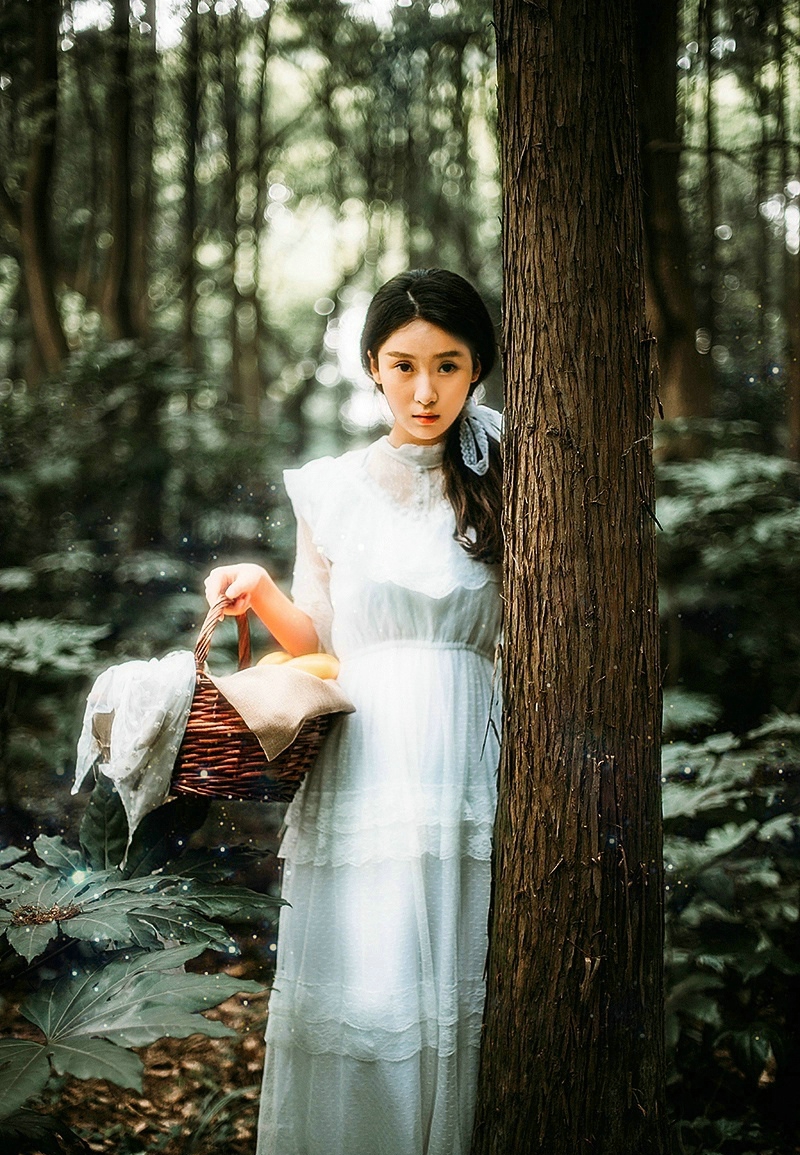 点击大图看下一张：森林内的薄纱女神恬静唯美仙气十足
