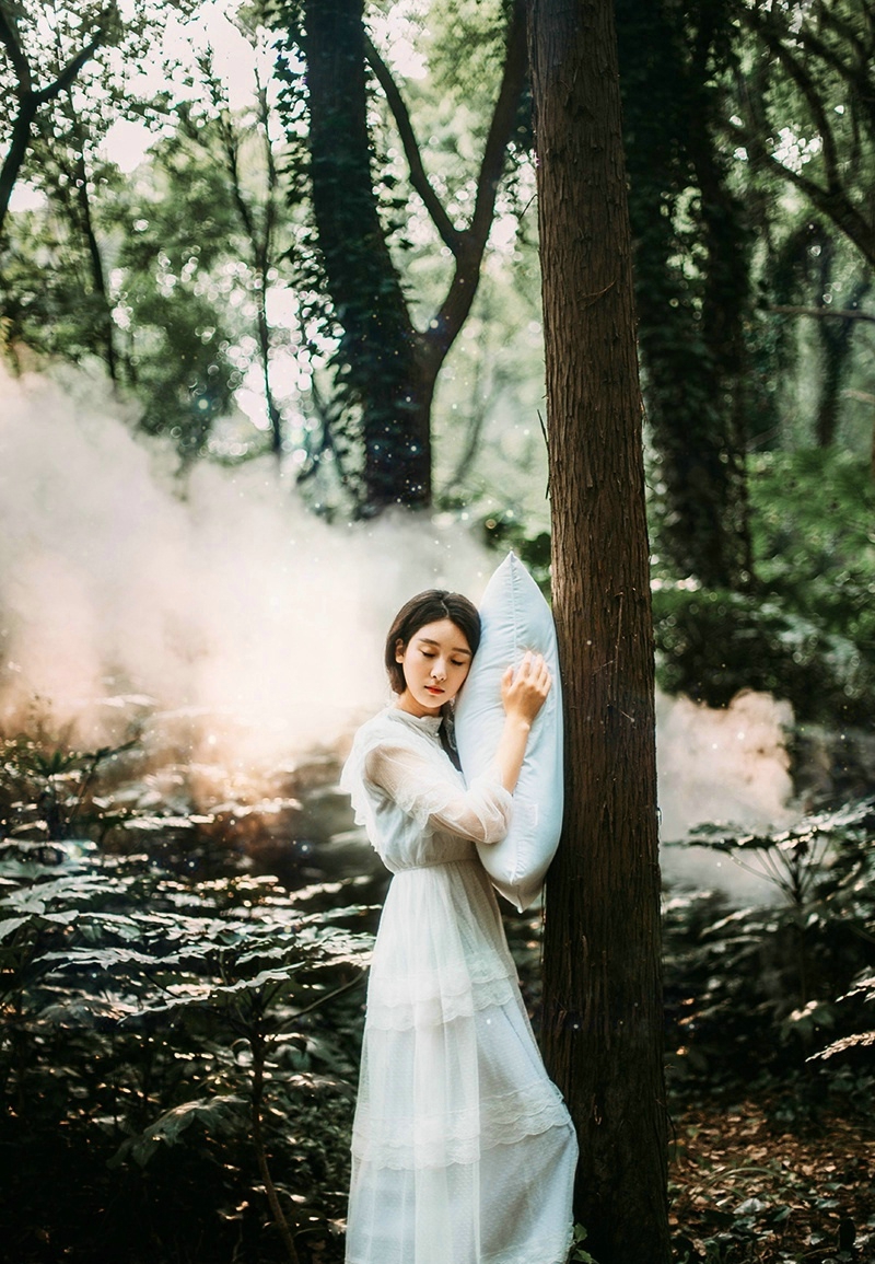 点击大图看下一张：森林内的薄纱女神恬静唯美仙气十足