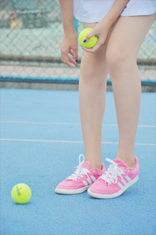 点击大图看下一张：可爱双马尾网球少女清新运动写真活力十足