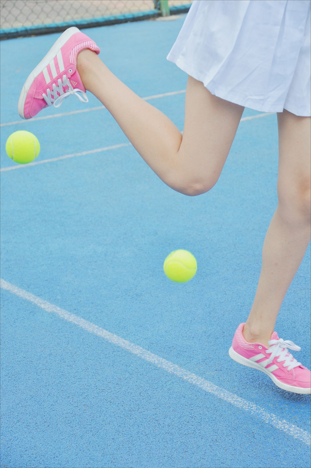 点击大图看下一张：可爱双马尾网球少女清新运动写真活力十足